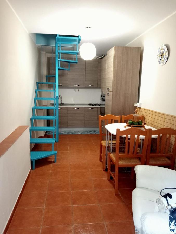 Casa Vacanze Da Clara 卡斯特罗维拉里 外观 照片