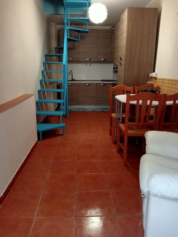Casa Vacanze Da Clara 卡斯特罗维拉里 外观 照片